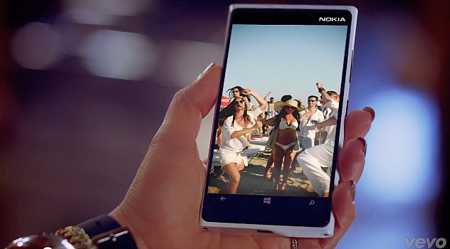 Nokia Lumia 920 bu defa da klip yıldızı oldu, Jennifer Lopez'e eşlik etti