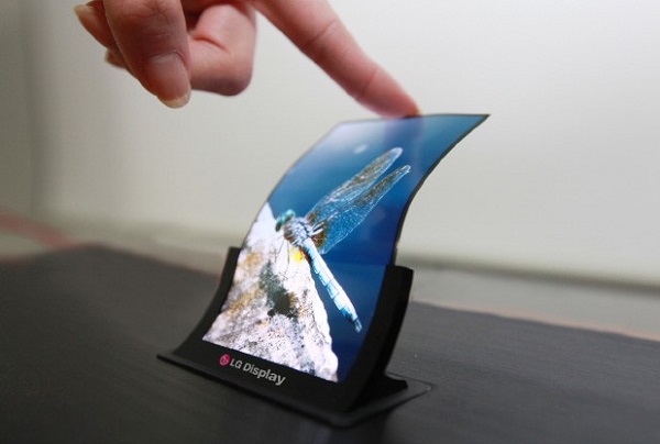 LG, bu hafta 7 inçlik Full HD ekran ile 5 inçlik kırılmaz ve esnek OLED ekranlarını tanıtacak