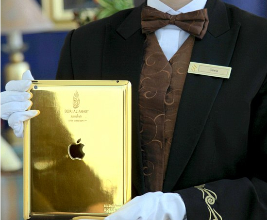 Burj-Al-Arab oteli müşterilerine altın kaplama iPad kullanımı imkanı sunuyor