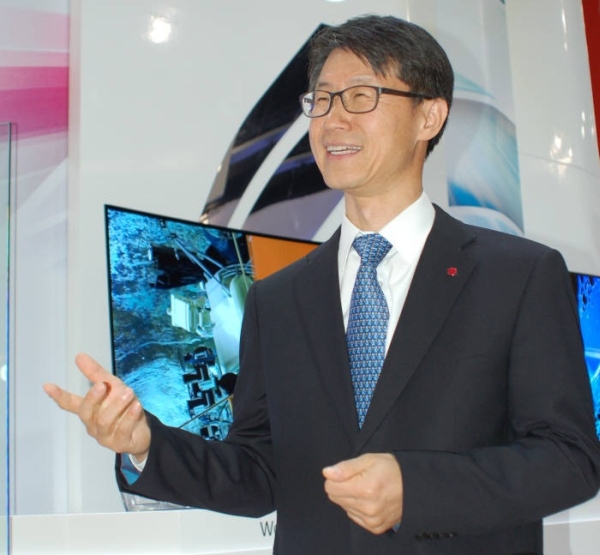 LG Display, 2015'e kadar Ultra HD çözünürlüklü farklı tasarımlara sahip OLED TV'ler üretmeyi planlıyor