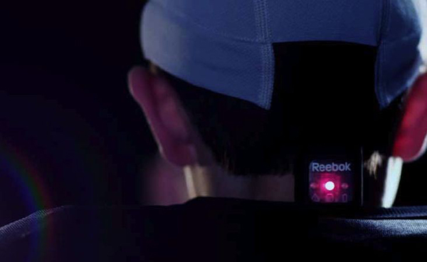 Reebok'ın CheckLight isimli sistemi, sporculara beyin yaralanmaları hakkında bilgi sağlıyor