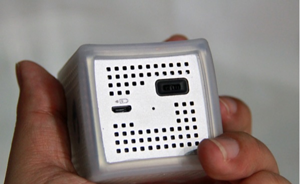 Smart Beam pico projeksiyon cihazı avuç içine sığıyor