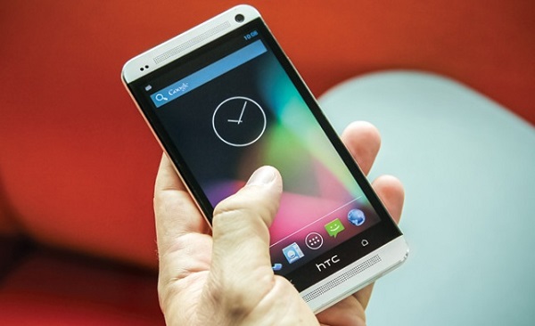 Switch projesiyle HTC One modelinde stok Android ve Sense 5 arayüzü arasında kolay geçiş mümkün olacak