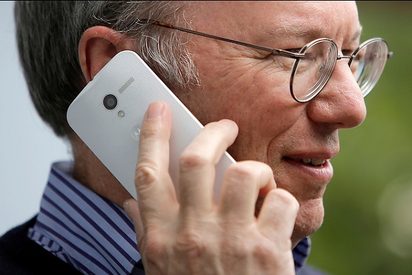 Motorola Moto X, Eric Schmidt'in elinde görüntülendi