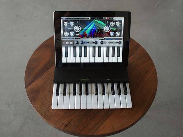 iPad kullanıcıları için kablosuz fiziksel müzik klavyesi: C.24