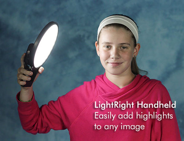 LightRight, video ışığı ve flaş difüzör birleşiminden oluşan yapısıyla destek arıyor