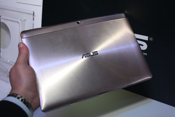 Google yeni Nexus 10 için Asus'la işbirliği yapabilir