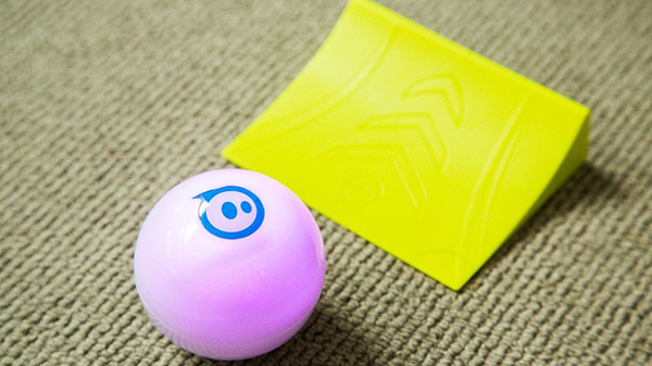 Akıllı cihazlar ile kontrol edilebilen Sphero isimli akıllı robot modelinin yeni versiyonu duyuruldu