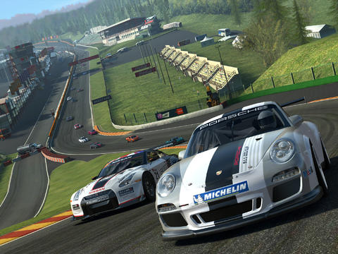 Real Racing 3 yeni araçlarla güncellendi