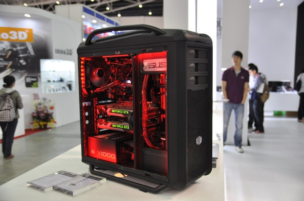 Cooler Master yeni Cosmos SE mid-tower yapısındaki kasasını duyurdu