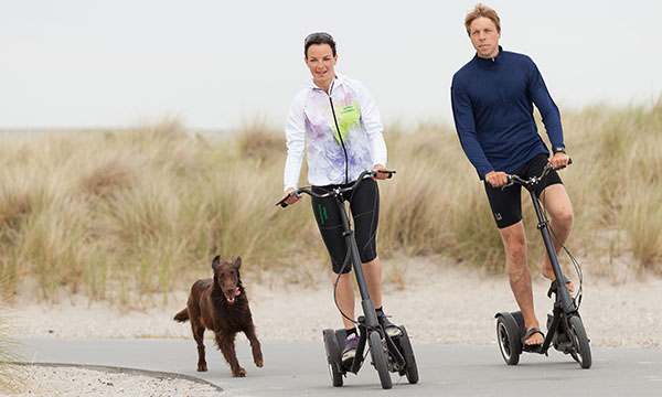 Step aleti ile bisiklet / Scooter tasarımını birleştiren yeni bir kişisel ulaşım aracı: Me-Mover