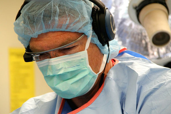 Google Glass ameliyat odalarına da giriş yaptı