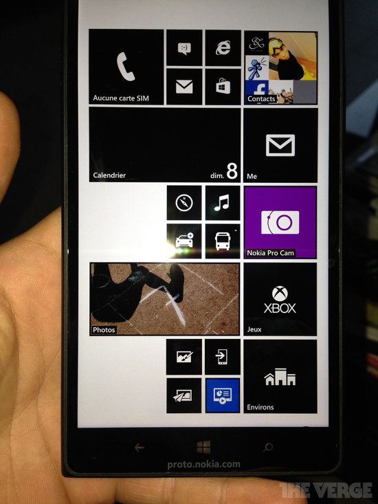 Lumia 1520 ve Xperia akıllı telefonu yanyana görüntülendi