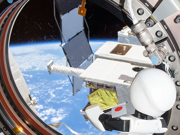 Robot astronot Kirobo, Uluslararası Uzay İstasyonu'nda ilk defa konuştu