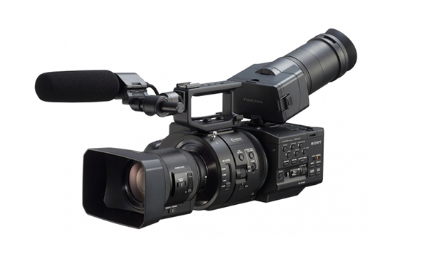 Sony'den 4K çekim yapabilen yeni profesyonel video kamera: NEX-FS700R