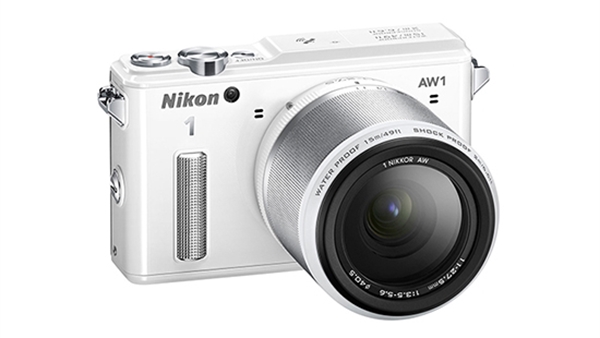 nikon dan dunyanin ilk suya ve