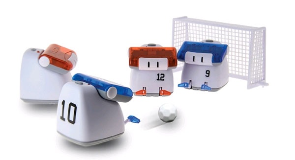 KickBee Mini robotlar futbol sahasına iniyor