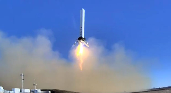SpaceX'in dikey iniş yapabilen Grasshooper isimli roketi 744 metre yüksekliğe ulaştı