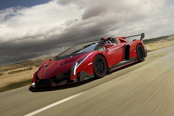 Sadece 9 adet üretilecek 5.3 milyon dolarlık üstü açık canavar: Lamborghini Veneno Roadster