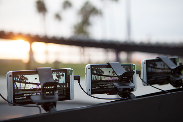 Qualcomm'dan 130 HTC One kullanılarak hazırlanan 360 derece fotoğraf standı