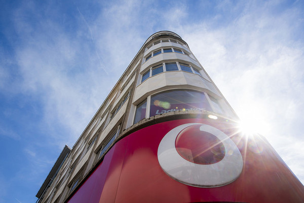 ABD'li AT&T operatörü Vodafone'un peşinde