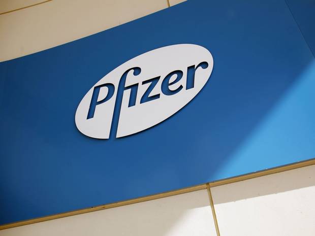 Pfizer'dan çalışanlarına: BlackBerry değil, iPhone & Android alın