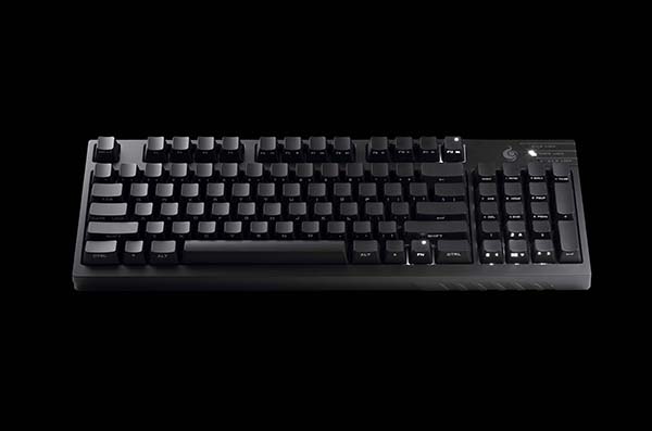 Cooler Master'dan oyunculara özel yeni mekanik klavye: CM Storm QuickFire TK STEALTH