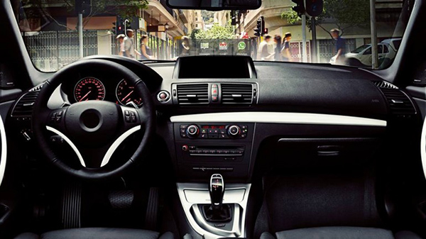 Şeffaf araç içi ekranıyla önemli bilgiler sürücülerin önüne geliyor