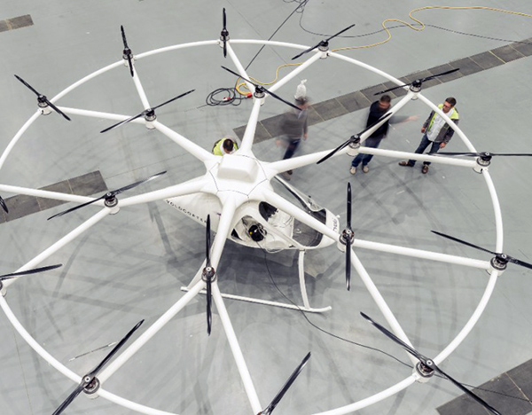 E-volo'nun 18 pervaneli helikopter modeli Volocopter VC200, ilk uçuşunu gerçekleştirdi