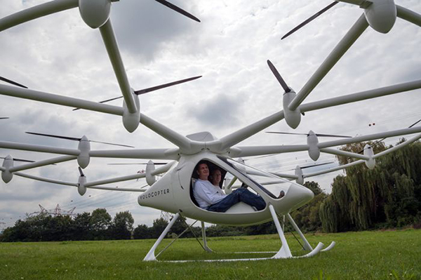 18 pervaneli helikopter modeli E-volo Volocopter VC200, 1.2 milyon Euro bağış topladı