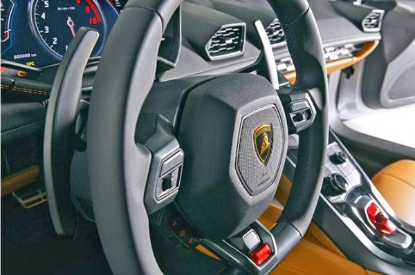 Lamborghini Gallardo'nun halefini görücüye çıkarttı: Huzurlarınızda Huracan LP 610-4