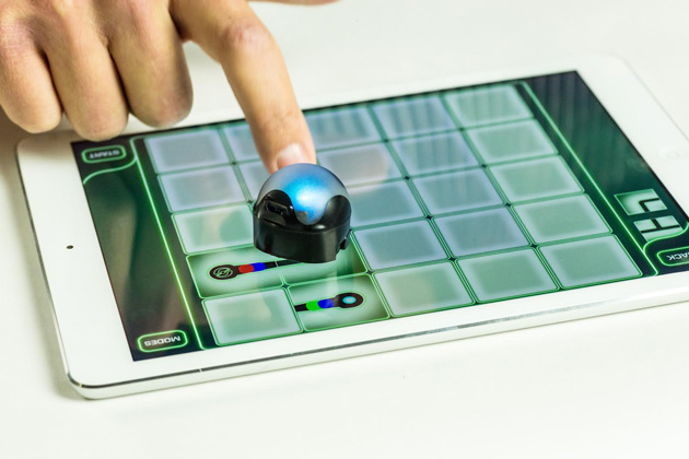 CES 2014 : Ozobot dokunmatik ekranınızı oyun alanı haline getiriyor
