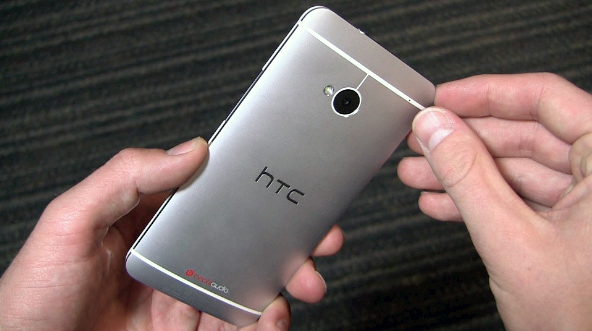 HTC bu yıl orta seviye akıllı telefonlara daha fazla ağırlık verecek, M8 davetiyeleri yolda