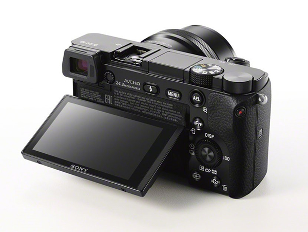 Sony'den dünyanın en hızlı otomatik netleme sistemine sahip aynasız fotoğraf makinesi: A6000