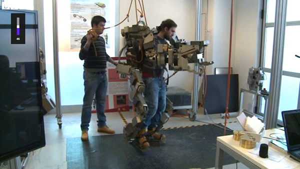 İtalya merkezli geliştirilen iskelet sistemi, el başına 50 kg ağırlığın kaldırılmasını sağlayabiliyor
