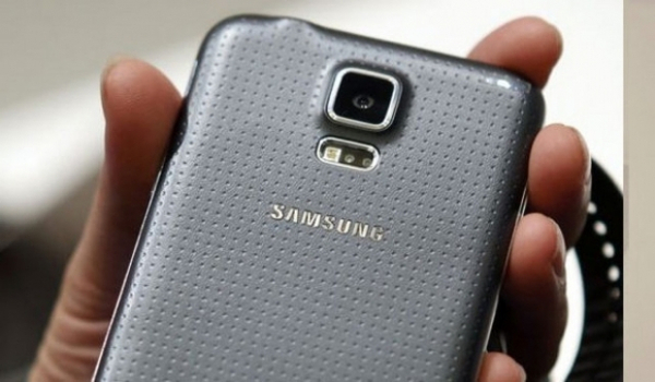 720p ekranlı ve Snapdragon 800 yongasetli bir Samsung cihazı profil bilgilerinde ortaya çıktı