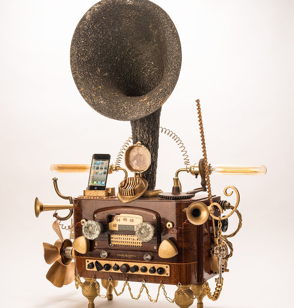 Steampunk Gramophone ile akıllı telefonunuza gramofon şeklinde dock