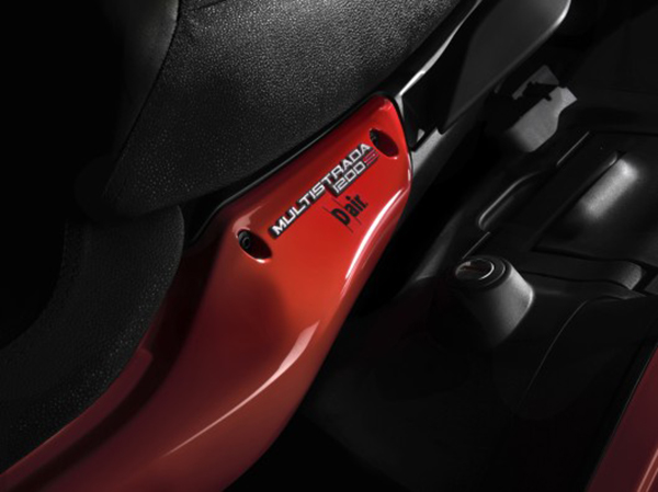 Ducati ve Dainese'nin geliştirdiği yeni motosiklet ceketi, dahili hava yastığıyla üst düzey koruma vaat ediyor
