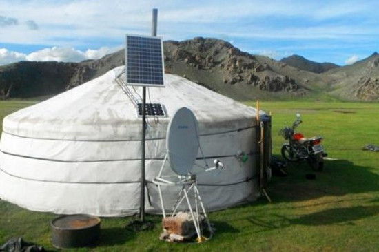 Orta Asya'nın kıl çadırı artık güneş enerjisi üretecek
