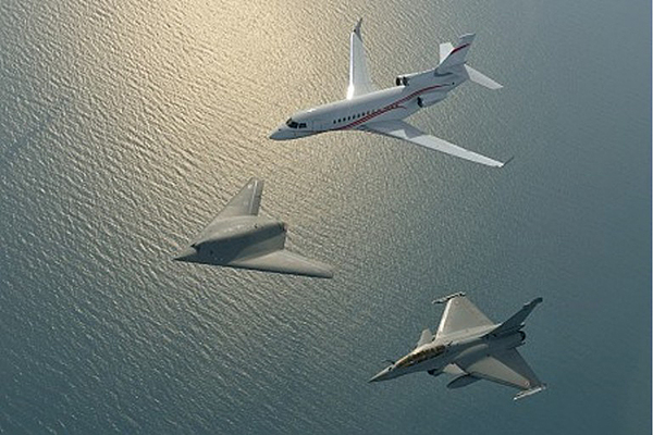 Dassault Aviation, insansız ve insanlı hava araçlarıyla dünyanın ilk formasyon uçuşunu gerçekleştirdi