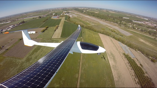 Güneş enerjili uçak modeli Sunseeker Duo, kendi batarya gücünü kullandığı ilk uçuş testlerini tamamladı