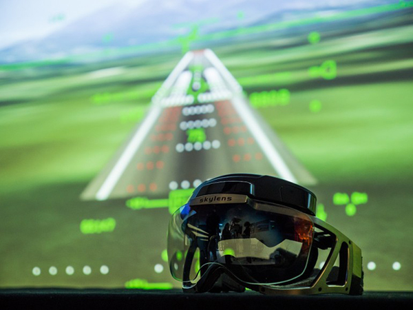 Giyilebilir HUD sistemi Skylens, kötü havalarda pilotlara yardımcı oluyor