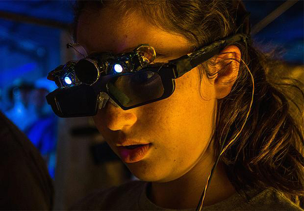 Yeni geliştirilen yüksek teknoloji gözlük modeli, görme engelli kişilere yardımcı olmayı hedefliyor
