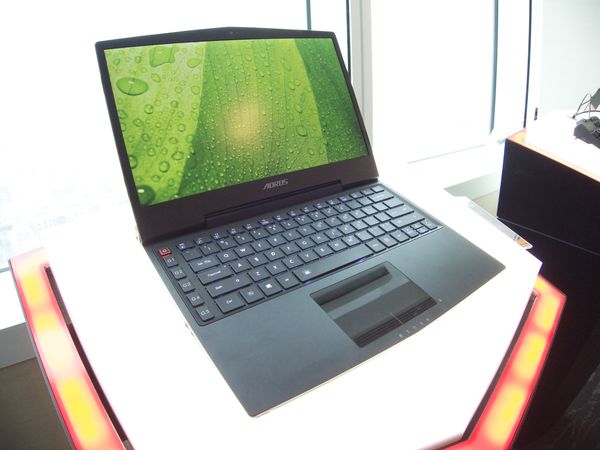 Computex 2014 : Gigabyte'dan inceliği ile dikkat çeken oyuncu bilgisayarı Aorus X3plus