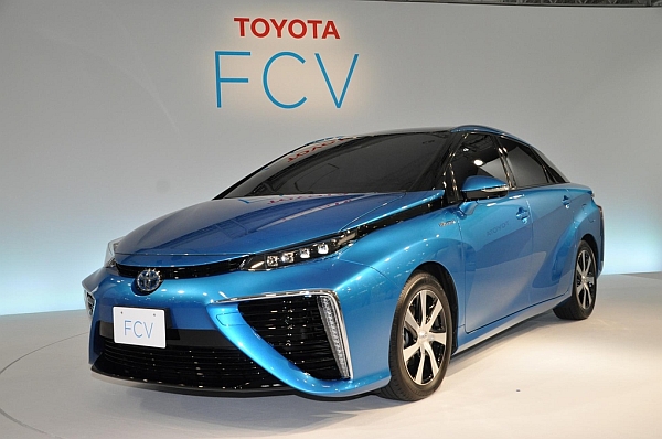 Toyota'nın yakıt hücresiyle çalışan yeni otomobili 2015'te satışa sunuluyor
