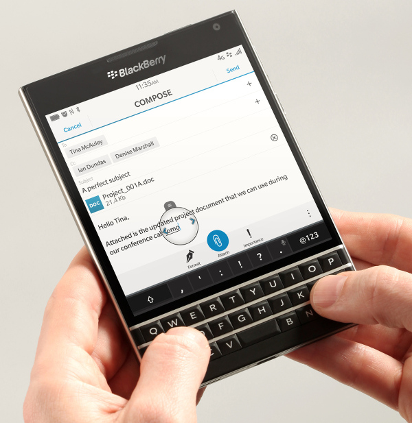 QWERTY klavyeli BlackBerry Passport lanse edildi
