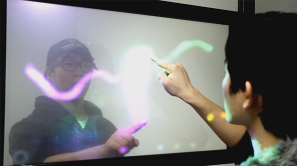 Güney Koreli araştırmacılar çift taraflı dokunmatik bir ekran geliştirdi