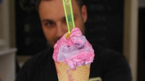 İspanyol fizikçi yaladıkça renk değiştiren dondurma icat etti