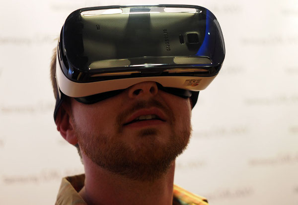 IFA 2014 : Samsung'un sanal gerçeklik gözlüğü Gear VR resmiyet kazandı