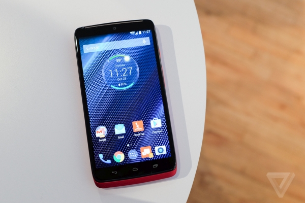 Motorola üst segmentte vites yükseltiyor: Droid Turbo lanse edildi